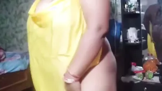 Aunty In Yellow Saree Dirty Talking While Getting Fingered