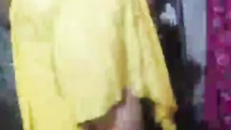 Aunty In Yellow Saree Dirty Talking While Getting Fingered