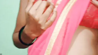 Desi Milf Aunty Spreading Her Legs And Showing Pink Pussy