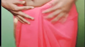 Desi Milf Aunty Spreading Her Legs And Showing Pink Pussy