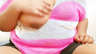 Mature Aunty Flashing Her Massive Boobs For Lucky Stranger