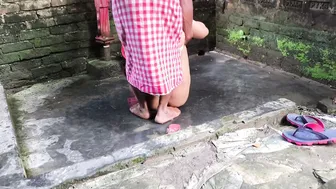 Grabbing Bathing Aunty From Behind And Fucking Her Wet Body