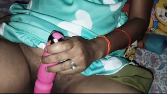 Lonely Aunty Pleasuring Herself Inserting Vibrator Deep Inside