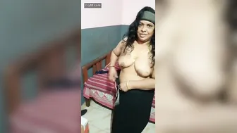 Desi Aunty Caught Changing Clothes Gets Fucked Immediately
