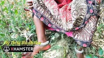Desi Village Aunty Showing Off Her Huge Natural Ass And Tits