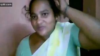 Thick Desi Aunty Revealing Her Massive Boobs Just For You