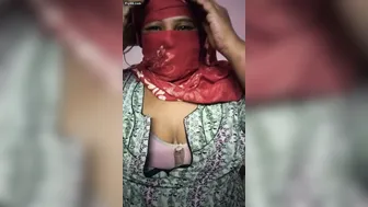 Sexy Nurse Aunty From Chennai Revealing Her Huge Boobs On Shift