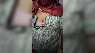 Sexy Nurse Aunty From Chennai Revealing Her Huge Boobs On Shift