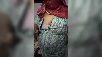 Sexy Nurse Aunty From Chennai Revealing Her Huge Boobs On Shift