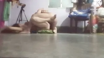 Curvy Calcutta Aunty Shaking Her Massive Ass In The Bathroom