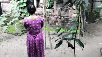 Catching My Sexy Aunty Alone And Fucking Her In The Backyard