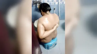 Thick Milf Aunty Spreading Wide In Her Bedroom For Deep Penetration