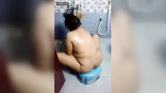 Thick Milf Aunty Spreading Wide In Her Bedroom For Deep Penetration