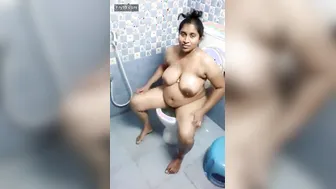 Thick Milf Aunty Spreading Wide In Her Bedroom For Deep Penetration