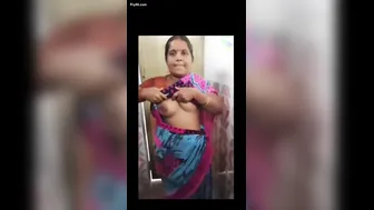 Village Aunty Flashing Her Big Tits While Bathing In Bathroom