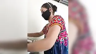 Horny Bhabhi Stripping Naked On Live Webcam Show For Strangers