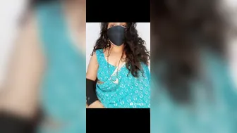 Naked Housewife Aunty Showing Off Her Curvy Body On Camera