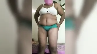 Desi Aunty Removing Her Pants And Performing For The Camera