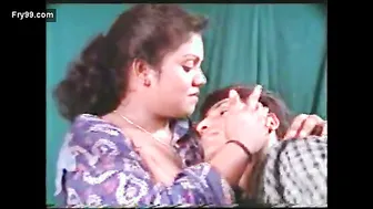 Mature Aunty Riding Young Guy Passionately In Home Video