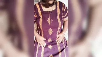 Horny Aunty Fingering Her Wet Pussy And Moaning Out Loud