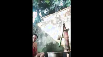Village Aunty Bathing Outdoors Showing Her Natural Saggy Breasts