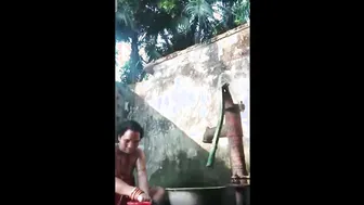 Village Aunty Bathing Outdoors Showing Her Natural Saggy Breasts