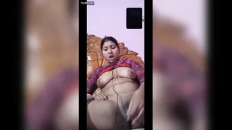 Horny Married Aunty Playing With Herself Until She Finishes