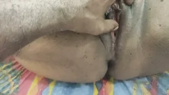 Mature Aunty Fingering Herself Alone In Empty Bedroom