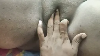 Mature Aunty Fingering Herself Alone In Empty Bedroom