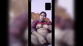 Married Aunty Pleasuring Herself Alone At Home Getting Wild