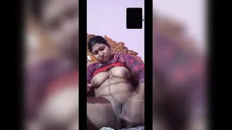 Married Aunty Pleasuring Herself Alone At Home Getting Wild