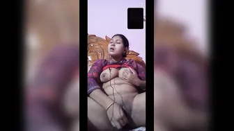 Married Aunty Pleasuring Herself Alone At Home Getting Wild