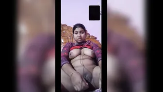 Married Aunty Pleasuring Herself Alone At Home Getting Wild