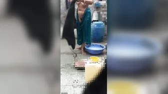 Watching Village Aunty Bathing Naked Outside Catching Her Wet