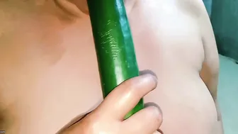 Aunty Playing With Cucumber Inserting It Deep Moaning In Hindi