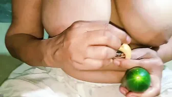 Aunty Playing With Cucumber Inserting It Deep Moaning In Hindi
