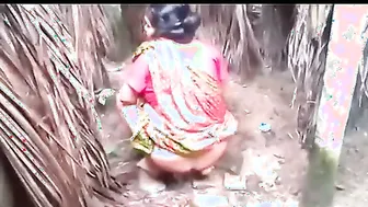 Secretly Filming My Neighbor Aunty Bending Over Showing Her Ass