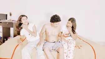 Thanksgiving Threesome With My Wife And Her Friend Multiple Loads