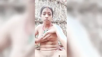 Curvy Desi GF Teasing With Her Beautiful Round Boobs While Doing Topless Photoshoot