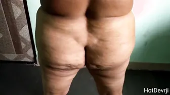 Thick Desi Aunty Showing Off Her Massive Ass Before Riding