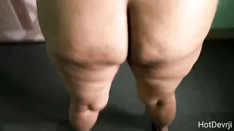 Thick Desi Aunty Showing Off Her Massive Ass Before Riding