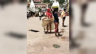 Lifting Her Saree Outdoor Catching Aunty Being Naughty Secretly