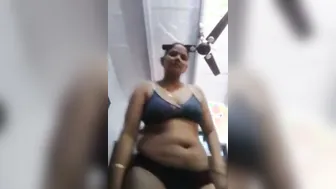 Mature Desi Aunty Stripping Naked Showing Everything On Camera