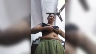 Mature Desi Aunty Stripping Naked Showing Everything On Camera