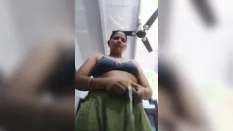 Mature Desi Aunty Stripping Naked Showing Everything On Camera