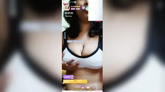 Desi Aunty Showing Her Naked Body Live On Private Video Call