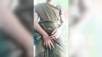 Market Aunty Removing Saree Slowly Revealing Everything Beneath