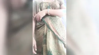 Market Aunty Removing Saree Slowly Revealing Everything Beneath