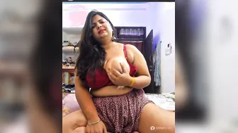 Busty Desi Aunty Showing Off Big Natural Boobs On Live Stream