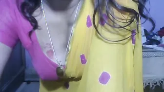 Desi Aunty Teasing In Transparent Saree Showing Off Her Boobs